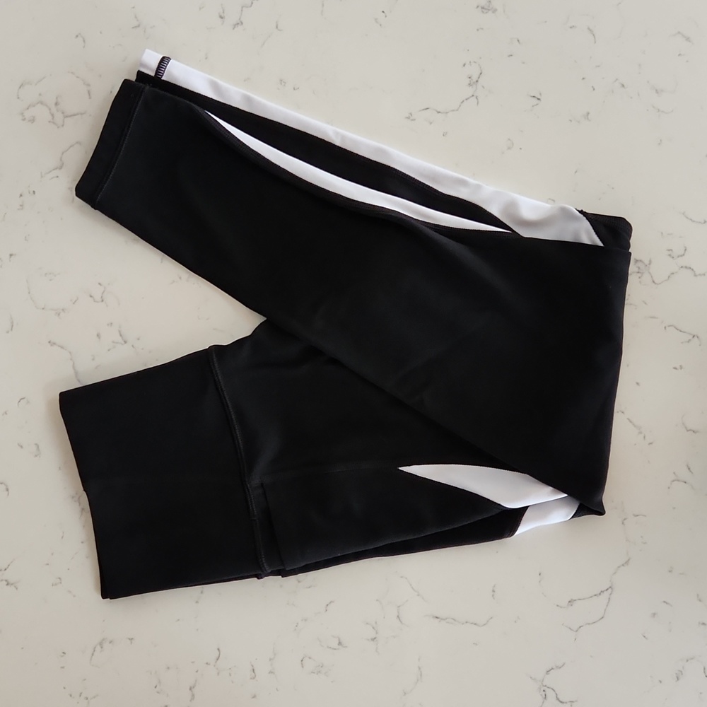 Athleta Salutation Stash Pocket 7/8 Tight Capri Pants XS leggings